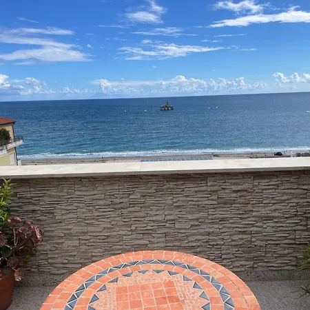 Splendida Mansarda Sul Mare Σαβόνα
